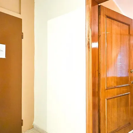 Maria's With Private Parking Apartment *