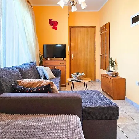 Maria's With Private Parking Apartment *